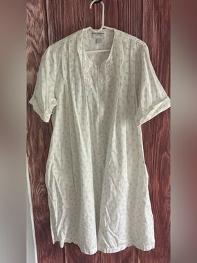 Miss Elaine White Floral Zip-Front Nightgown
